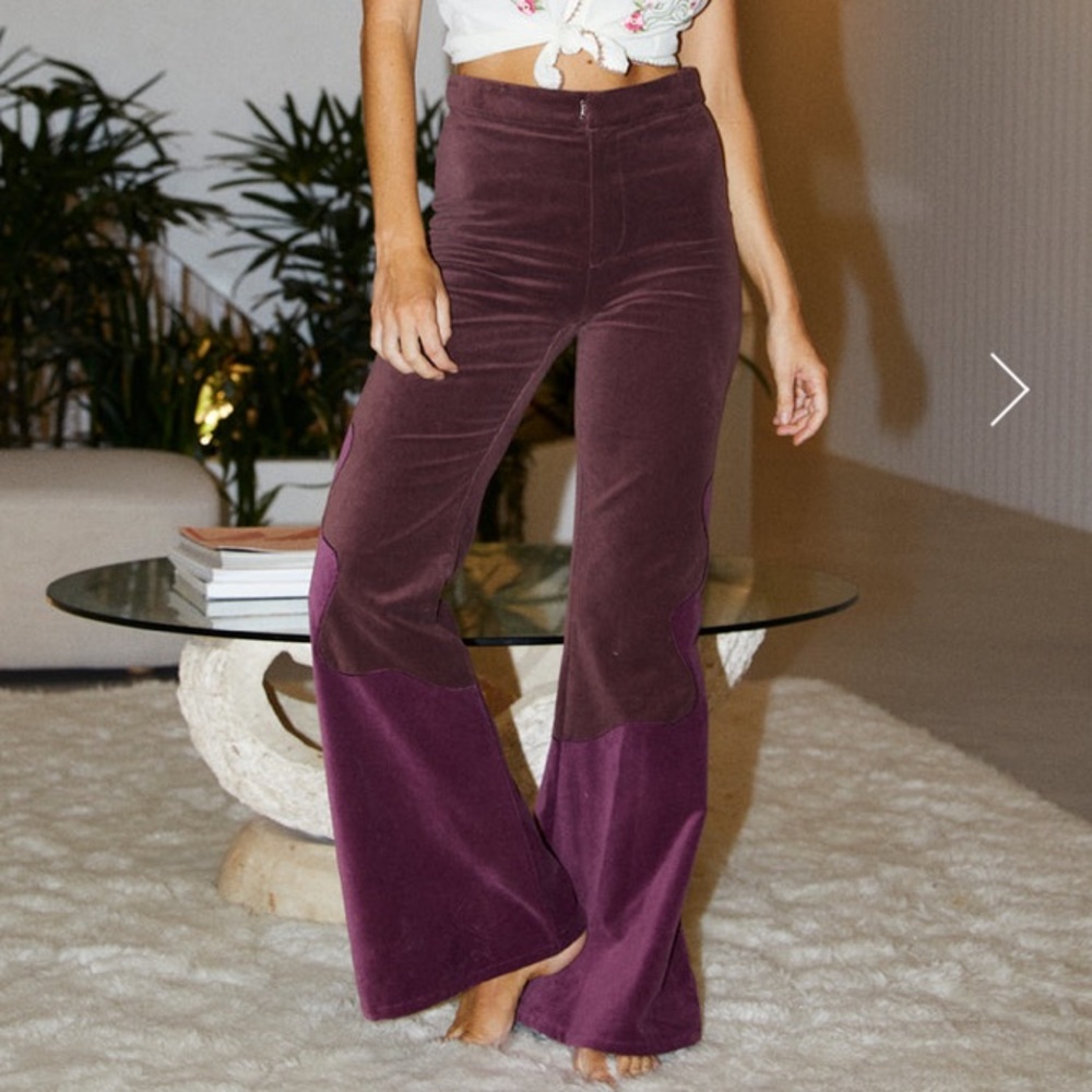 Chasing Unicorns 🦄 Feel Like Makin’ Love Velvet Flares sz S